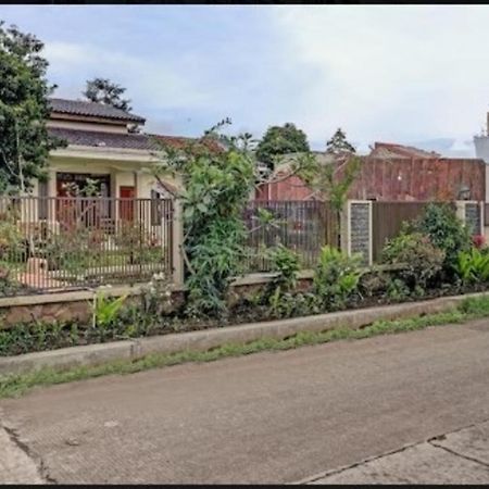 Adinda Homestay Lembang Exterior foto