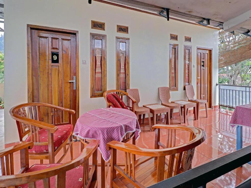 Adinda Homestay Lembang Exterior foto